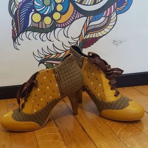 Poetic License Betsey's Buttons Oxford Heels